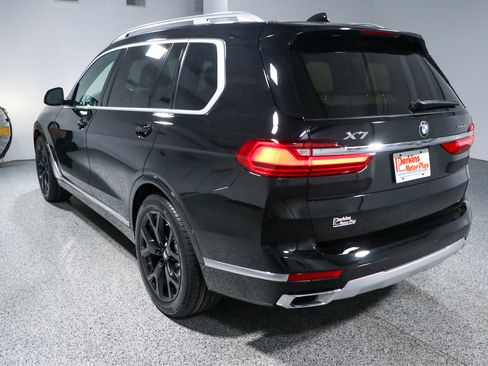 Used 2022 BMW X7 xDrive40i w/ Cold Weather Package image 9