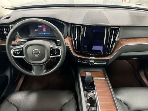 Used 2023 Volvo XC60 B5 Plus FWD image 10