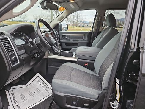 Used 2020 RAM 1500 Classic SLT w/ Luxury Group image 10