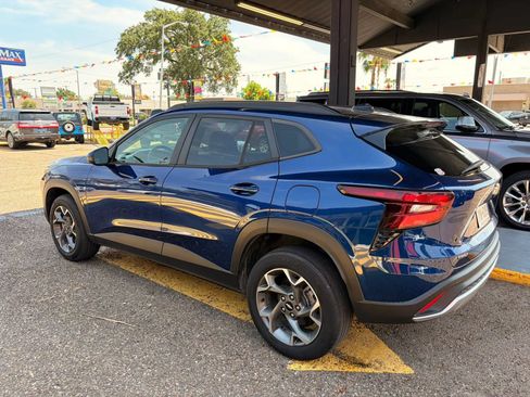 Used 2024 Chevrolet Trax LT w/ Driver Confidence Package FWD image 8