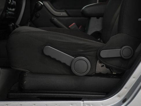 Used 2018 Jeep Wrangler Sport image 19