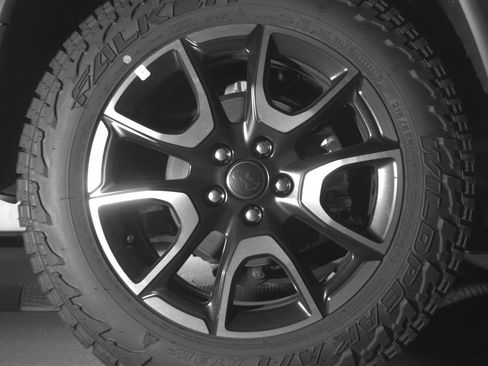 Used 2025 Jeep Compass Trailhawk AWD/4WD image 15