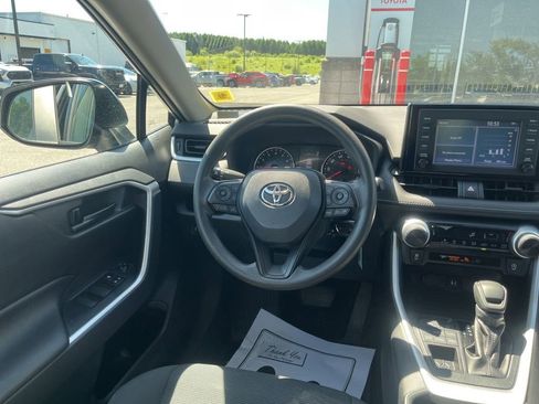 Used 2019 Toyota RAV4 LE AWD/4WD image 10