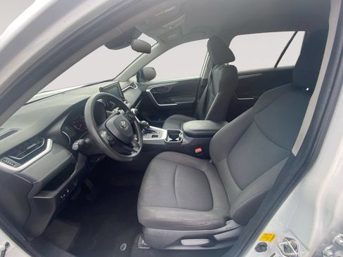 Used 2020 Toyota RAV4 LE w/ Carpet Mat Package AWD/4WD image 9