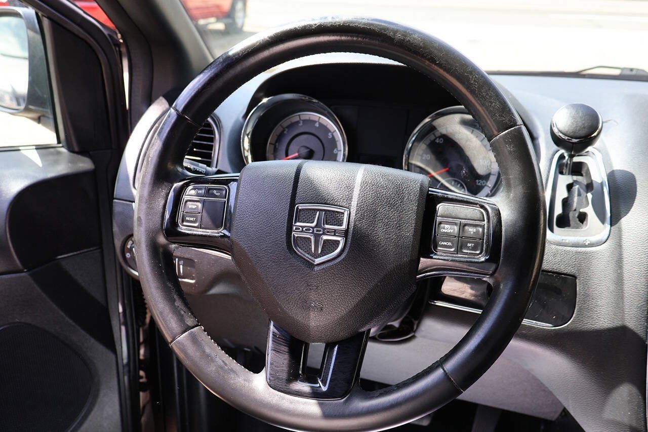Used 2018 Dodge Grand Caravan SE FWD image 28