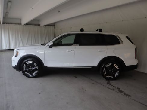 Used 2024 Kia Telluride EX w/ EX Captain's Chair Package AWD/4WD image 22