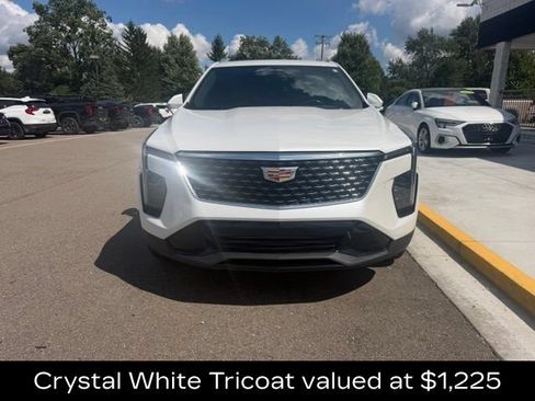 Used 2024 Cadillac XT4 Premium Luxury AWD/4WD image 3