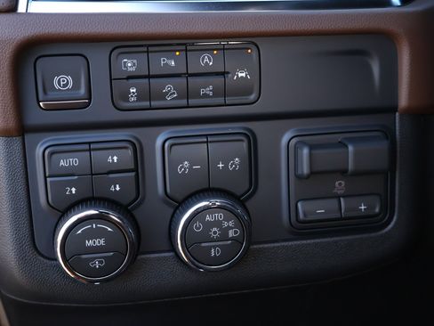 New 2026 Chevrolet Suburban High Country image 14