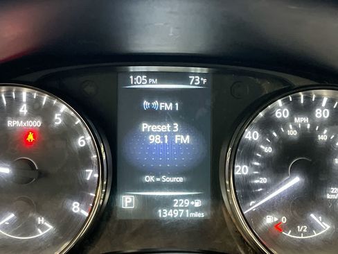 Used 2017 Nissan Rogue SV AWD/4WD image 15