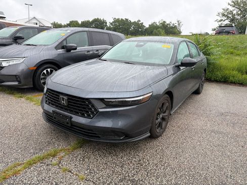 Used 2025 Honda Accord SE image 9