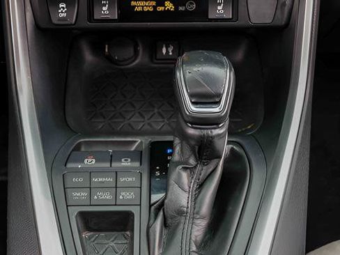 Used 2019 Toyota RAV4 XLE w/ Convenience Package image 12