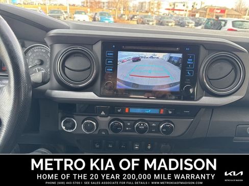 Used 2016 Toyota Tacoma TRD Off-Road w/ Premium & Technology Package image 22
