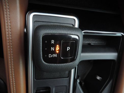 Used 2023 Nissan Pathfinder Platinum w/ Black Appearance Package FWD image 27