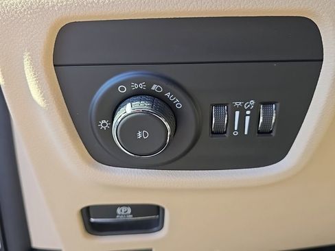 New 2026 Jeep Grand Cherokee Limited AWD/4WD image 19
