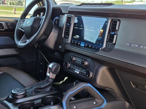Used 2023 Ford Bronco Outer Banks w/ Sasquatch Package AWD/4WD image 33