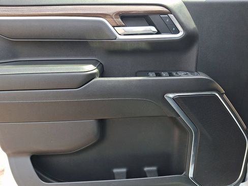 Certified 2025 Chevrolet Silverado 1500 LT AWD/4WD image 16