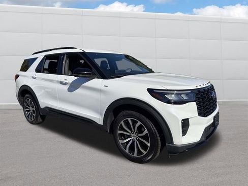 Used 2025 Ford Explorer ST-Line image 12