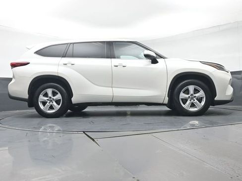 Used 2021 Toyota Highlander LE image 37
