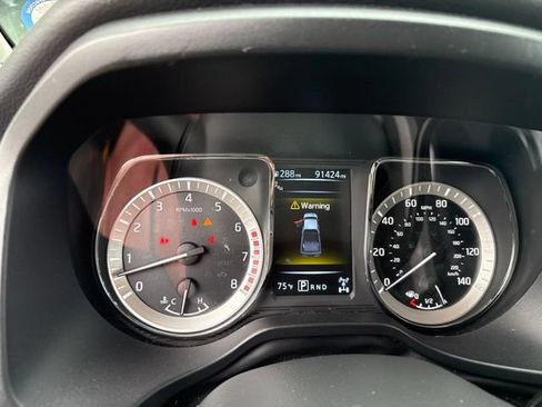 Used 2016 Nissan Titan PRO-4X w/ Pro-4x Convenience Package AWD/4WD image 12