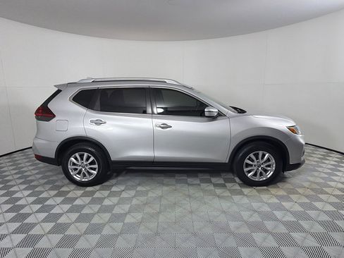 Used 2018 Nissan Rogue SV FWD image 4
