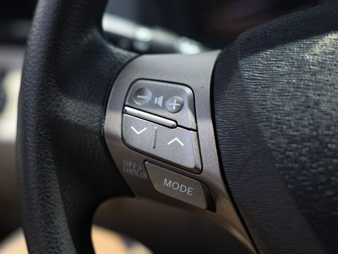 Used 2011 Toyota Venza FWD image 31
