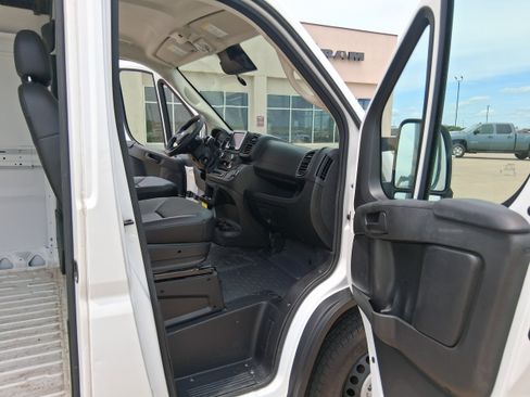 Used 2025 RAM ProMaster 2500 w/ Convenience Group FWD image 16
