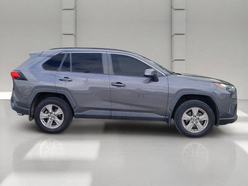 Used 2022 Toyota RAV4 XLE FWD image 4