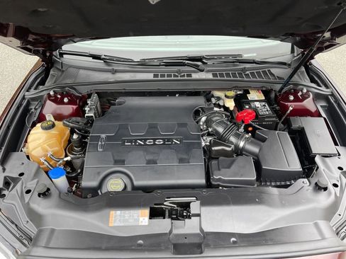 Used 2017 Lincoln Continental Select image 32