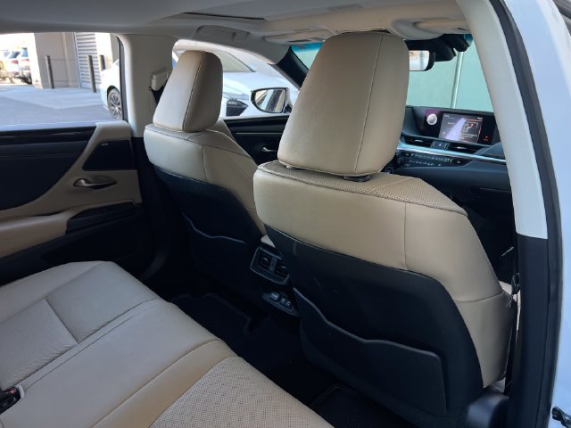 Used 2020 Lexus ES 300h w/ Premium Package FWD image 37