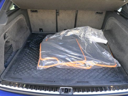 Used 2025 Bentley Bentayga image 44