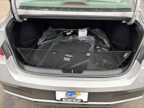 Used 2026 Hyundai Elantra SE w/ Cargo Package image 24