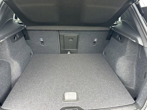 New 2026 Volvo XC40 B5 Core AWD/4WD image 10