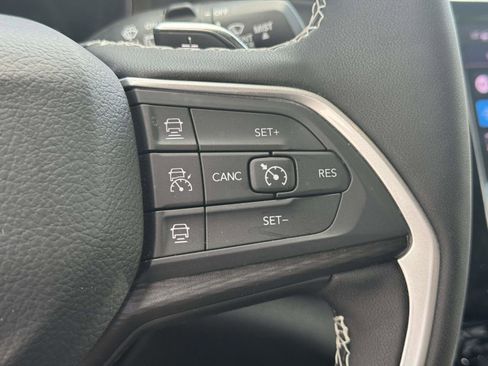 Used 2025 Jeep Grand Cherokee Laredo w/ Luxury Tech Group I AWD/4WD image 21