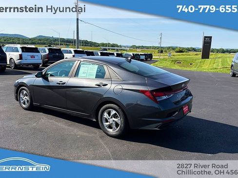 Used 2021 Hyundai Elantra SE FWD image 5
