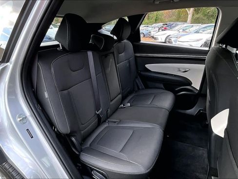 Used 2024 Hyundai Tucson SE image 17