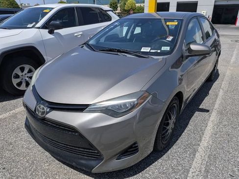 Used 2018 Toyota Corolla LE FWD image 2