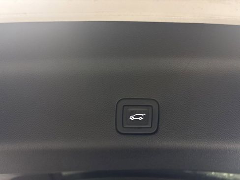 Used 2023 GMC Yukon Denali w/ Advanced Technology Package image 7