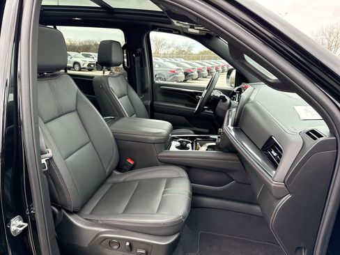 Used 2025 Chevrolet Suburban RST w/ Sun And Tow Package image 28