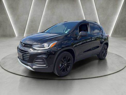 Used 2021 Chevrolet Trax LT w/ Redline Edition AWD/4WD image 3