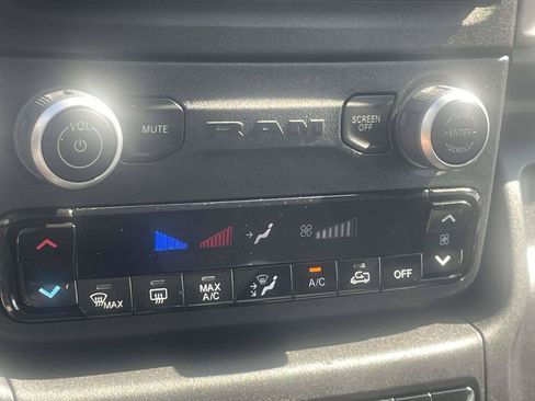 Used 2025 RAM ProMaster 2500 w/ Convenience Group FWD image 18
