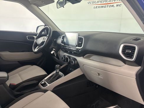Used 2023 Hyundai Venue SEL FWD image 29