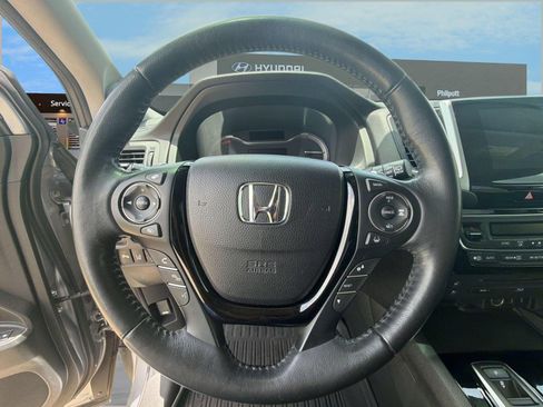 Used 2017 Honda Pilot Elite image 10