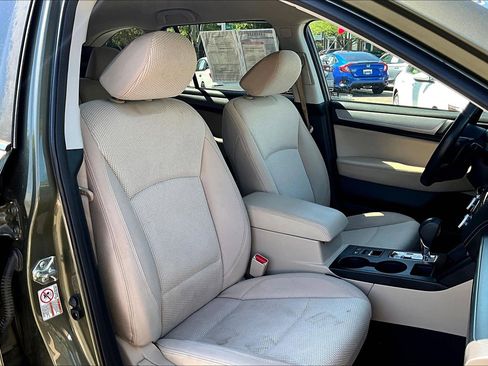 Used 2019 Subaru Outback 2.5i Premium AWD/4WD image 7