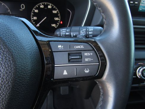 Used 2025 Honda Pilot Touring image 29