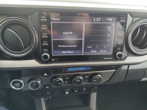 Used 2022 Toyota Tacoma TRD Off-Road image 23