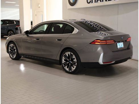 Certified 2025 BMW i5 eDrive40i w/ Premium Package RWD image 5