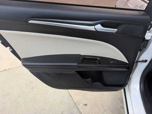 Used 2018 Ford Fusion Titanium AWD/4WD image 16