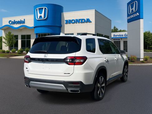 Used 2024 Honda Pilot Touring image 6