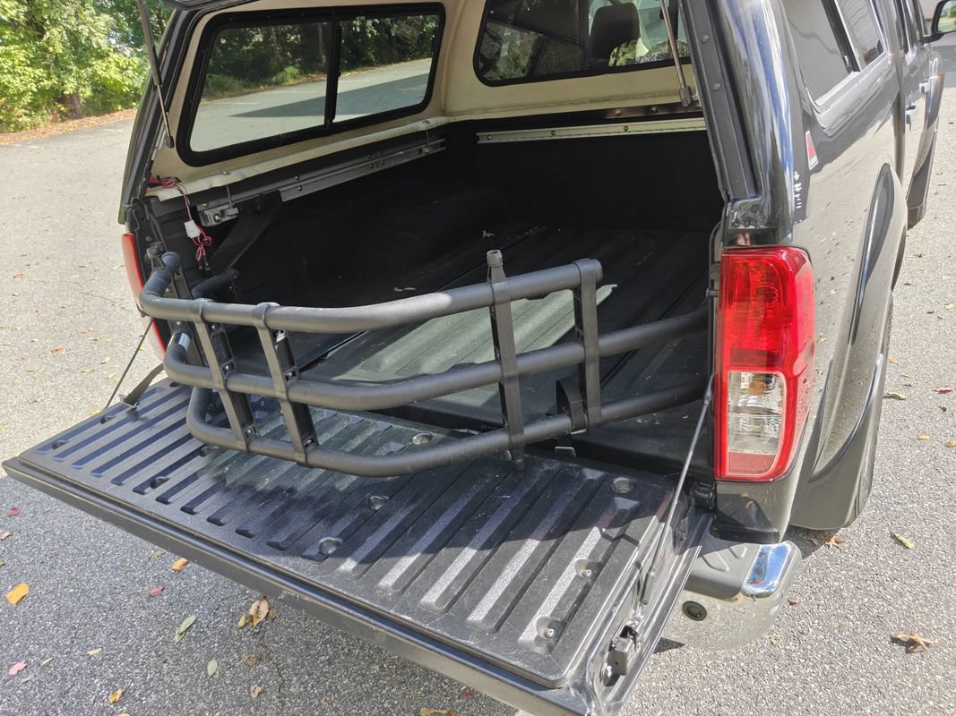 Used 2016 Nissan Frontier SV w/ SV Value Truck Package AWD/4WD image 8