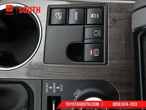 Used 2023 Toyota Highlander Limited image 17